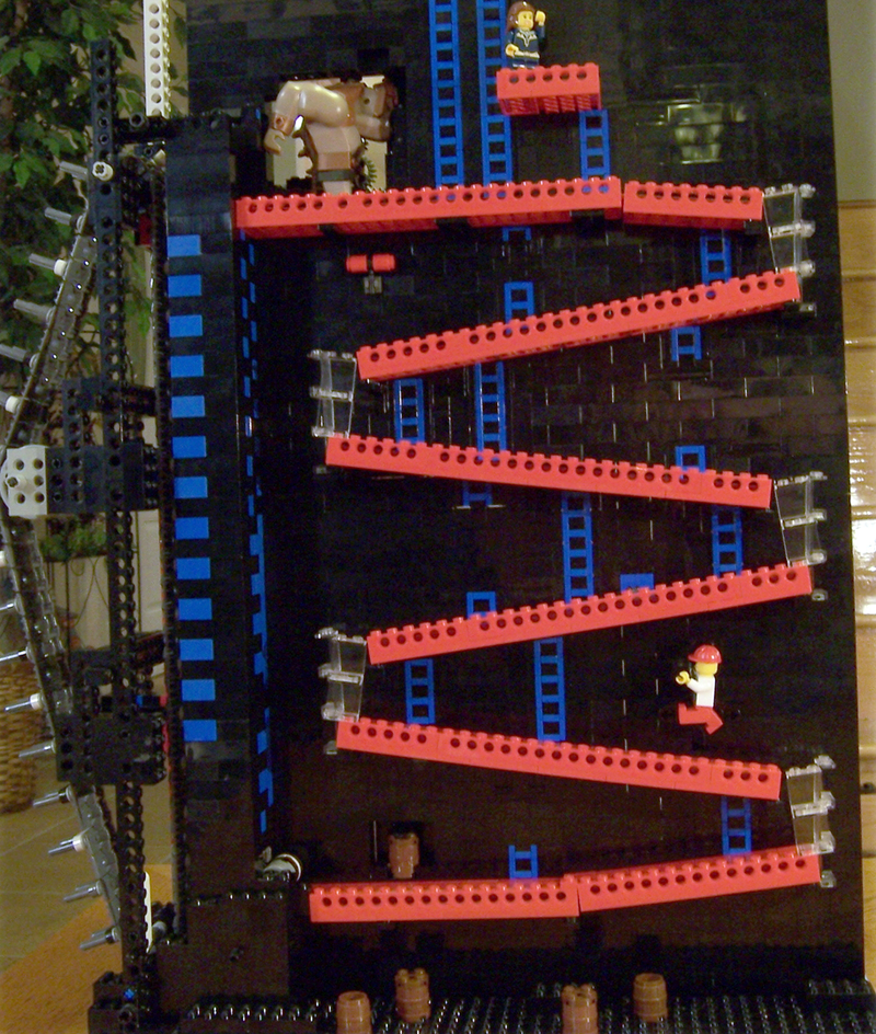 Illustration for article titled Moving Lego Donkey Kong People, Lego Donkey F*cking Kong
